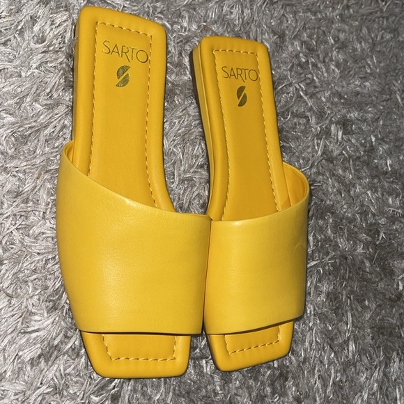 Frank Sarto Bordo Yellow Slides/Sandal Size 7M NWOB - Picture 5 of 7